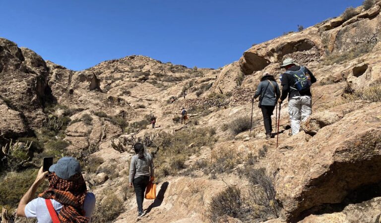 Trekking al cerro Tangani Alto de Tocore, asentamientos arqueológicos, pueblo de Cobija.